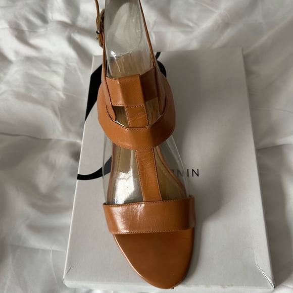 Nine West Natural Colored Sandals, size 10. Slightly used. - Picture 5 of 5